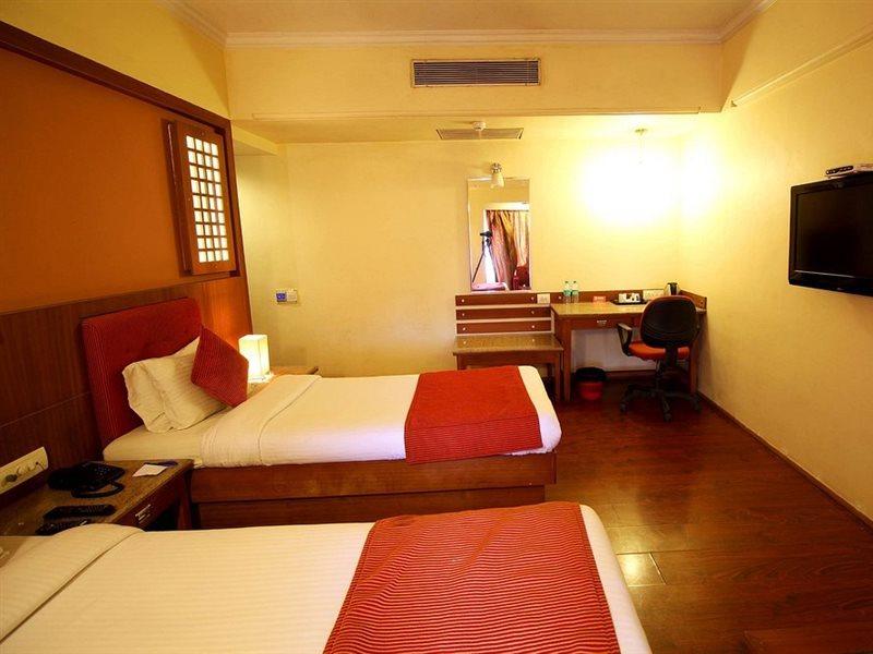 אחמדאבאד Hotel Royal Highness מראה חיצוני תמונה