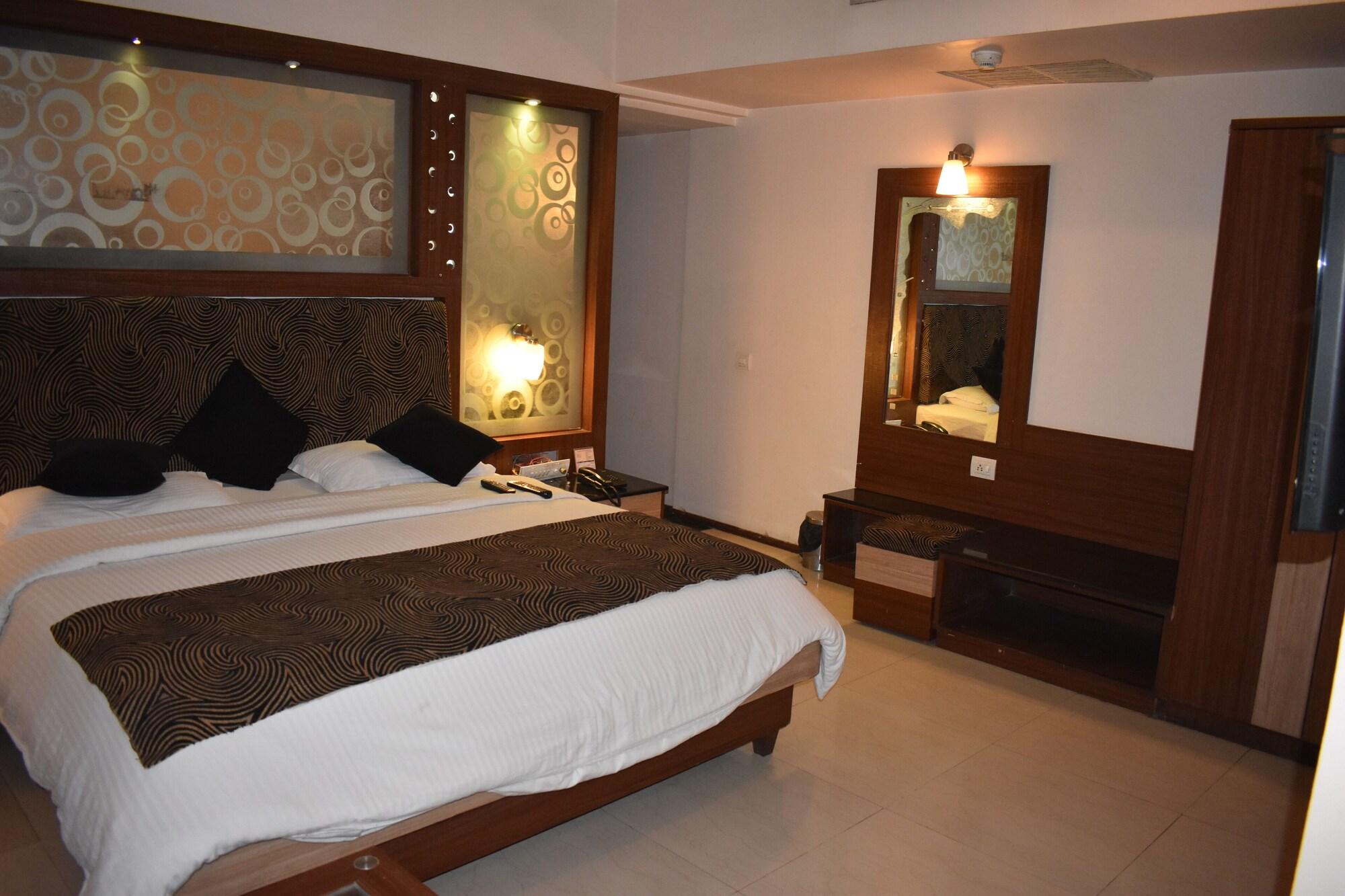 אחמדאבאד Hotel Royal Highness מראה חיצוני תמונה